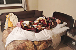 部屋で休憩中